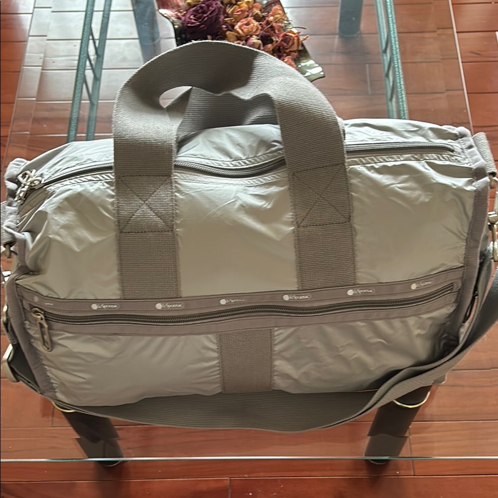 LeSportSac Essential Weekender Bag | Medium | Light Grey Silver & Gray Straps